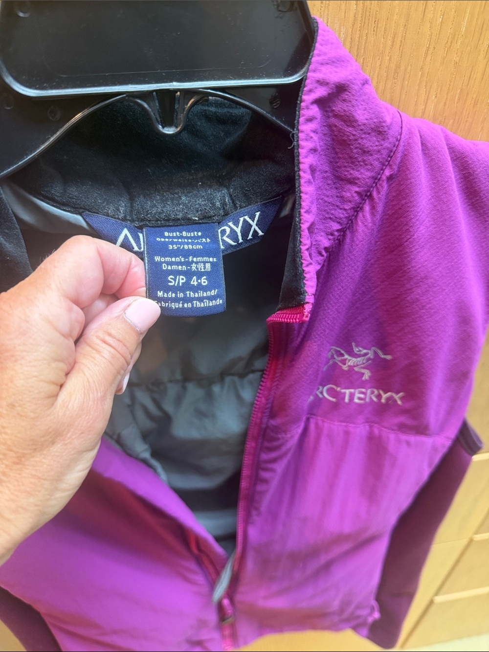 Arc'teryx Magenta/Purple Women's Active Shell Vest - Picture 3 of 12